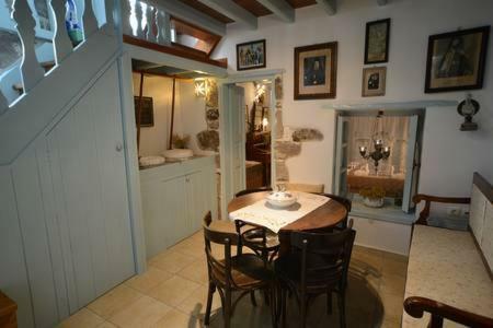 Old Traditional House Mandrákion 외부 사진
